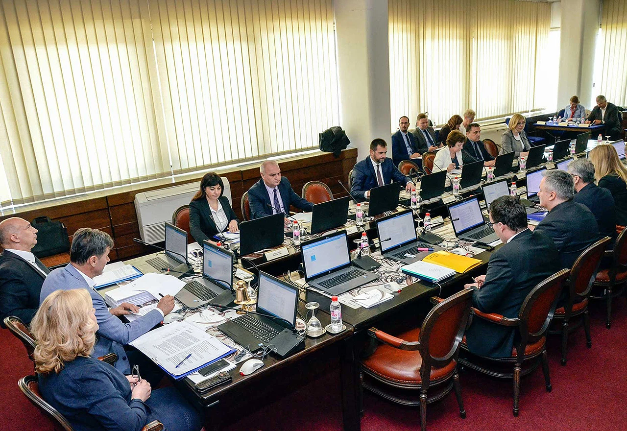 Dug Federacije iznosi 5,7 milijardi KM