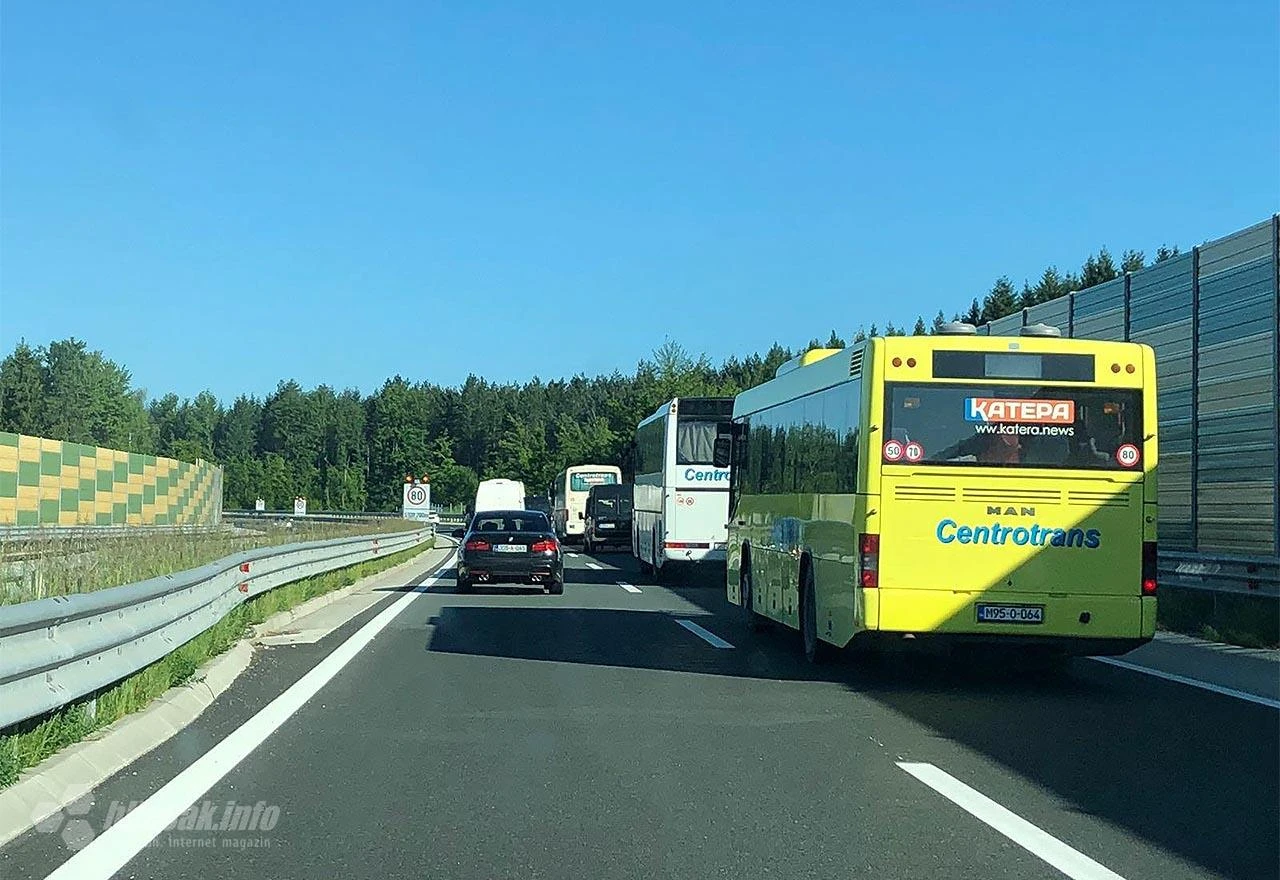 Kolona autobusa s migrantima krenula prema Mostaru