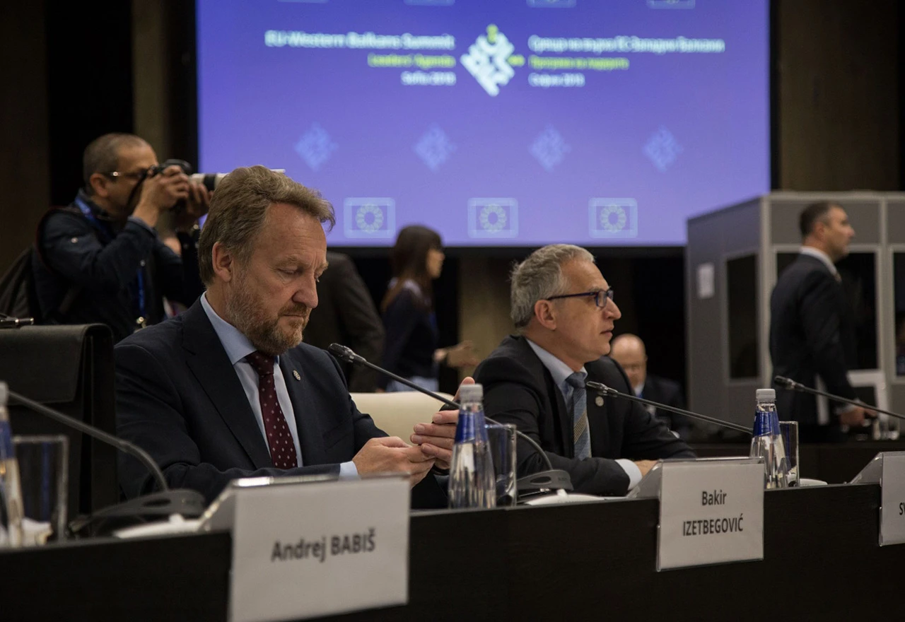 Izetbegović: Naši građani nam govore…