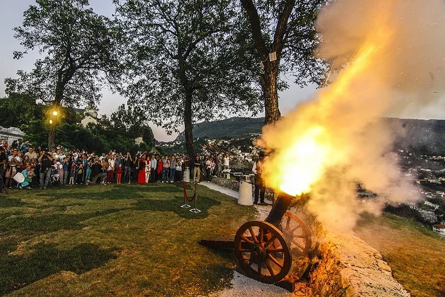 Gradonačelnik Sarajeva donira ramazanski top Gradu Mostaru