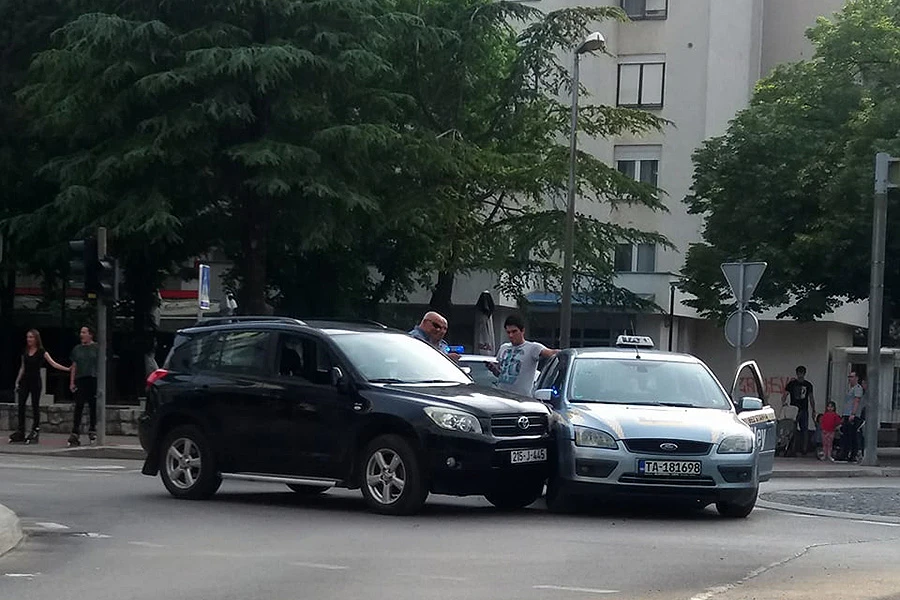 Mostar: Sudar na kružnom toku