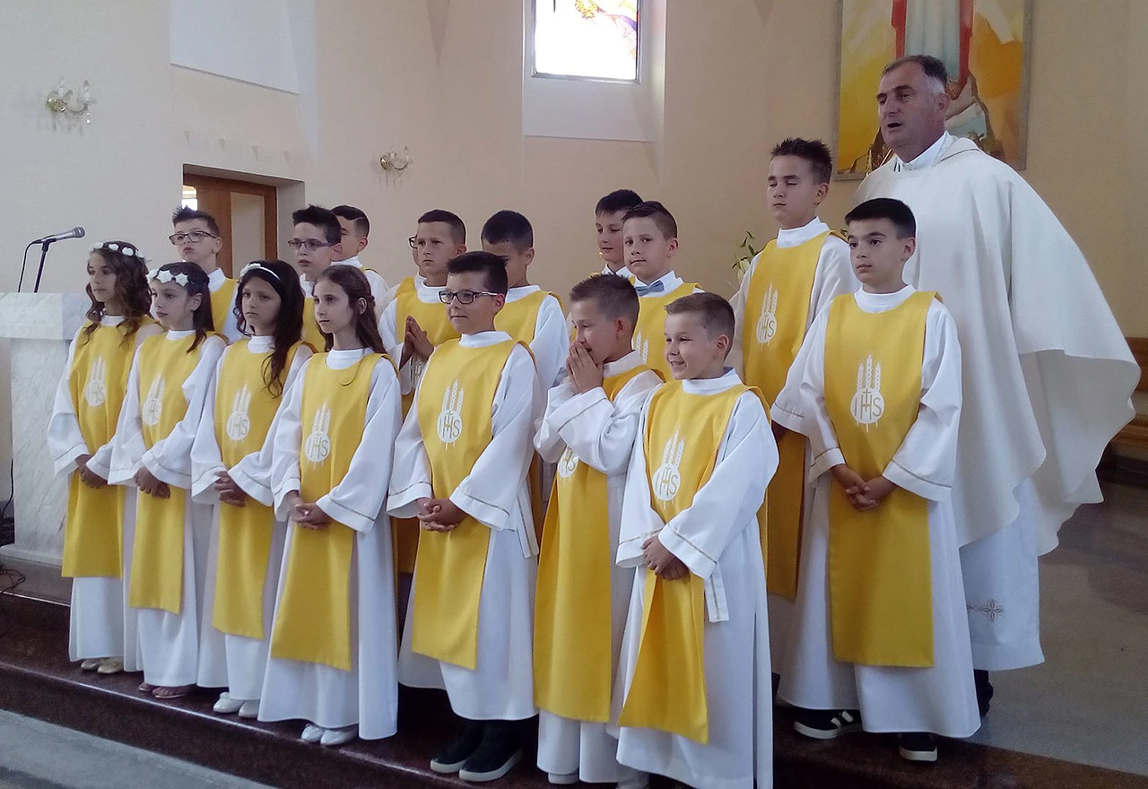 Župa u Potocima bogatija za 17 prvopričesnika