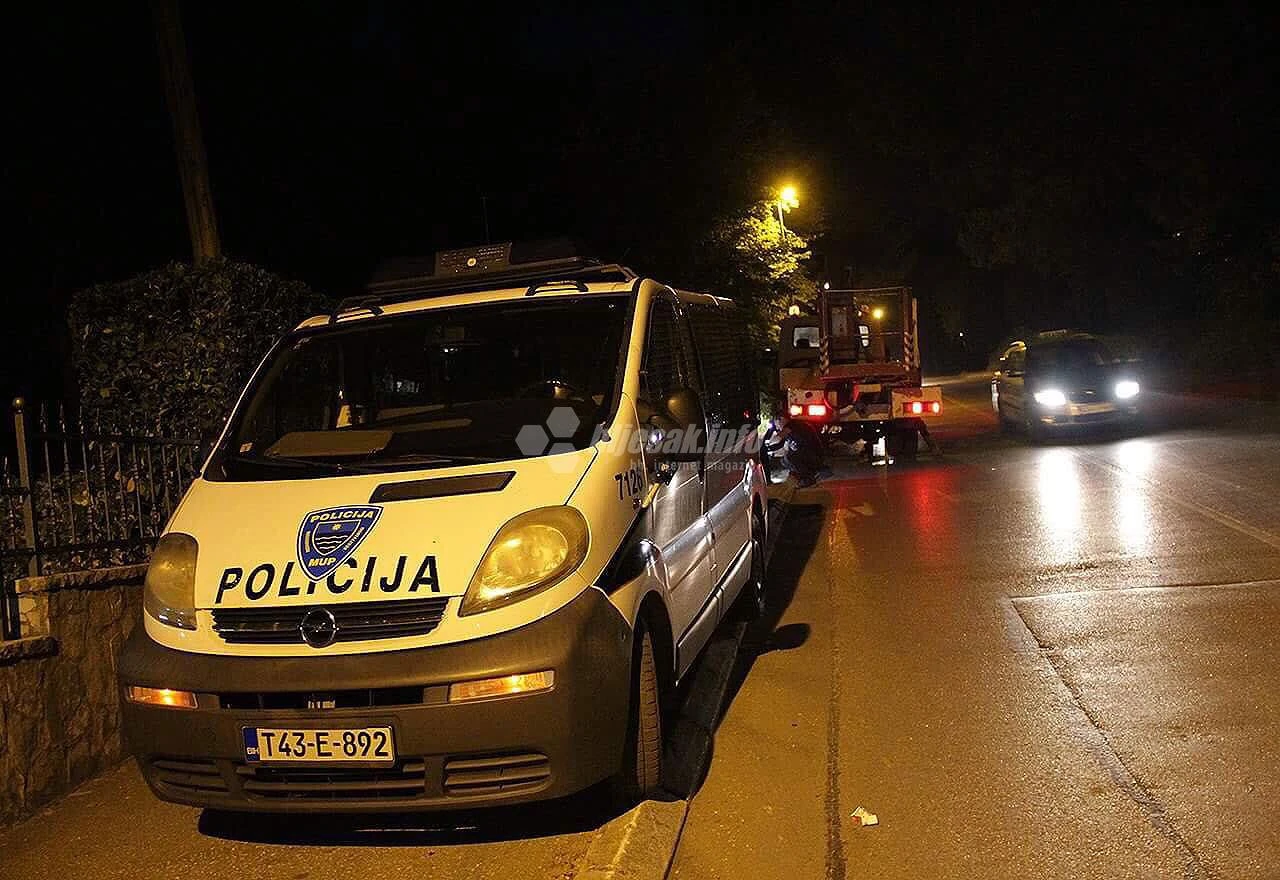 Mostar: ''Pokosio'' stup ulične rasvjete i pobjegao