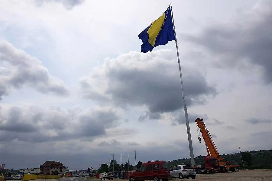 Podignuta najveća zastava Bosne i Hercegovine