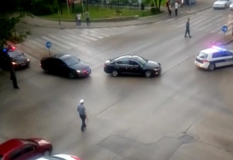 VIDEO | Zalutala policija s visokim izaslanstvom u Mostaru