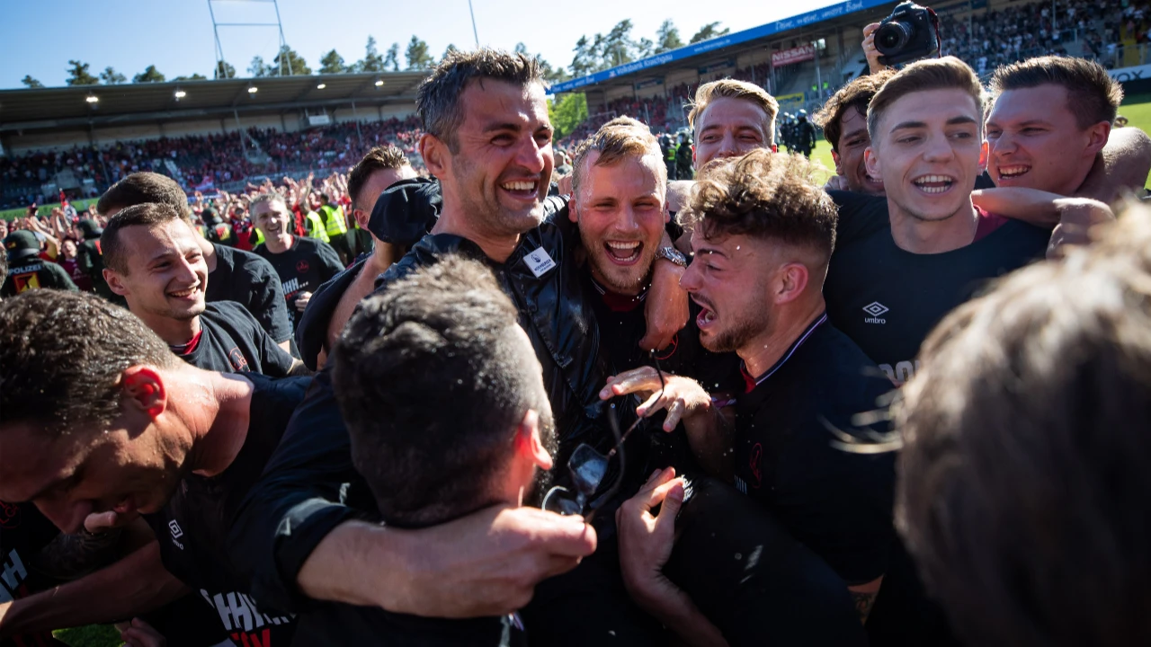 Plasirali se u Bundesligu, a onda kolektivno bojkotirali trenera!