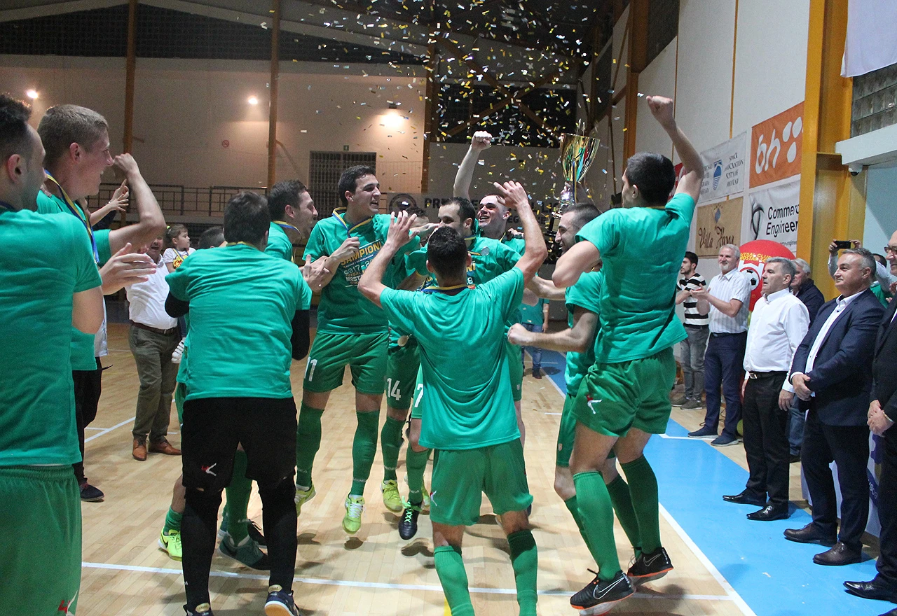 Razbili Zrinjski pa uz pjesmu i vatromet proslavili titulu prvaka