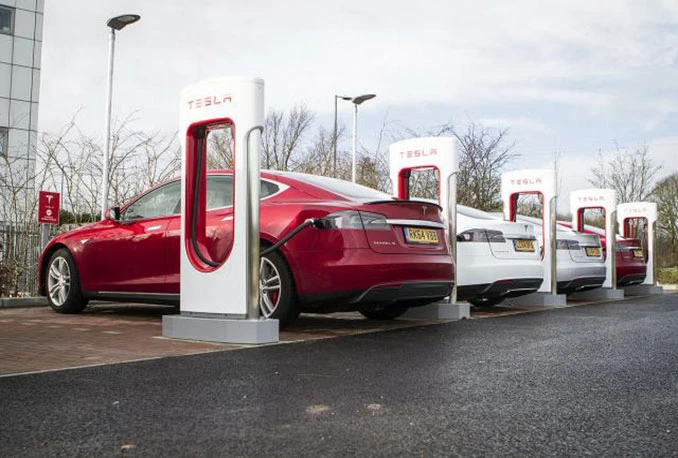 Tesla bilježi gubitke od 710 milijuna dolara