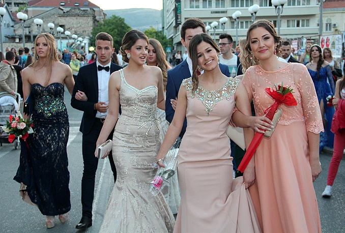 U petak defile Mostarom maturanata i maturantica Karađoz-begove medrese