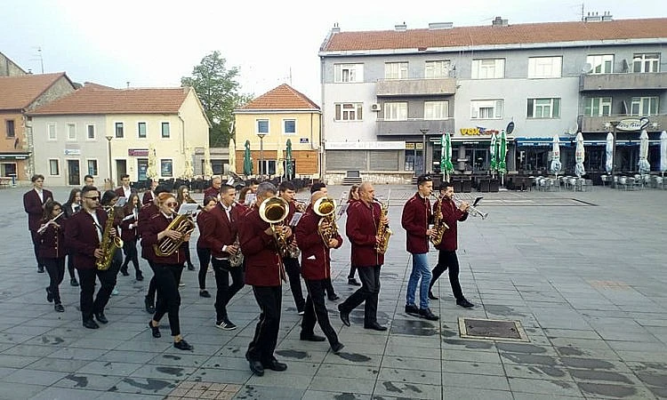 Prvosvibanjska budnica u Livnu  