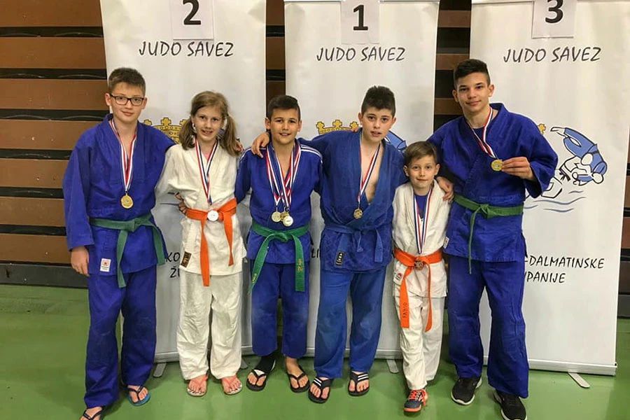 Sedam zlatnih medalja za mostarske galebove iz Splita