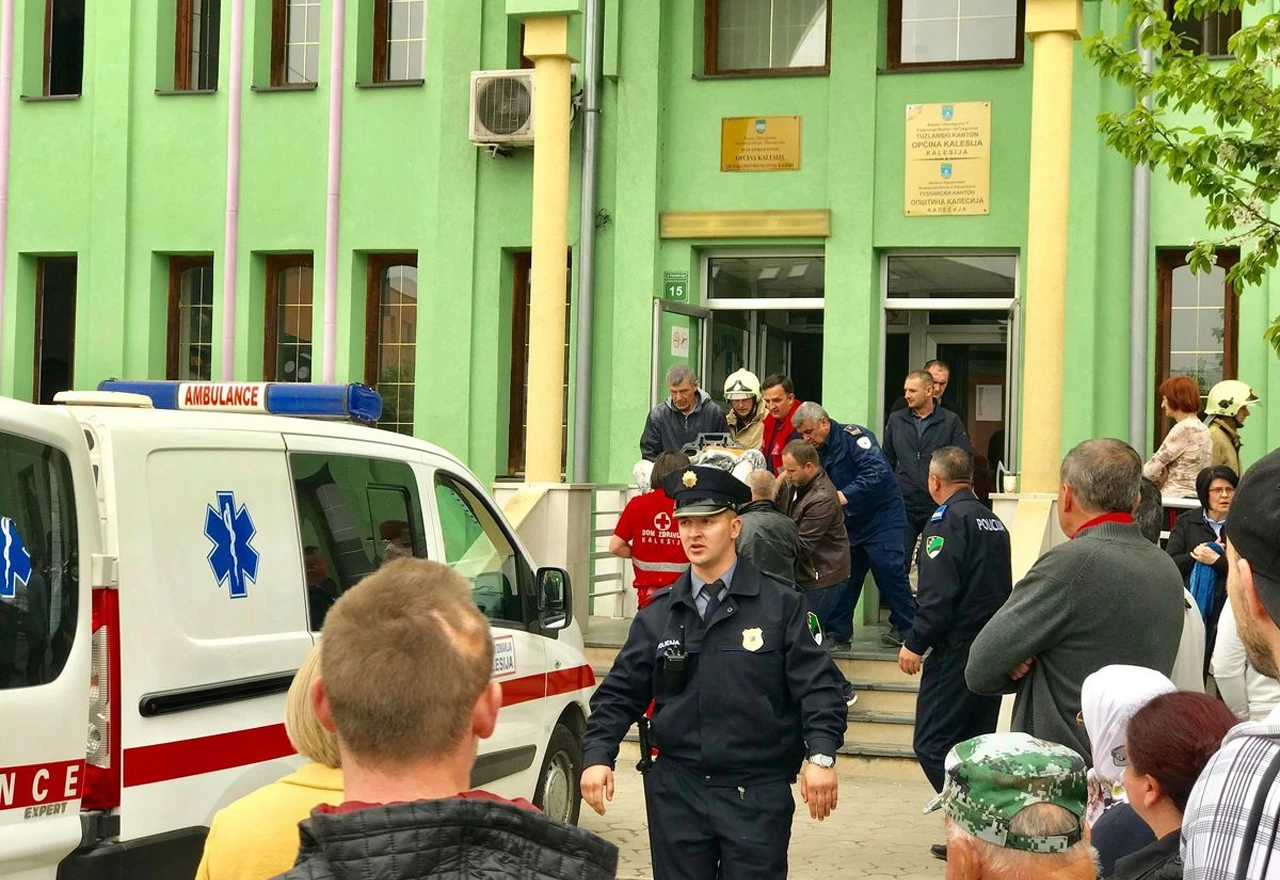 Preminuo muškarac koji se zapalio u zgradi Općine Kalesija