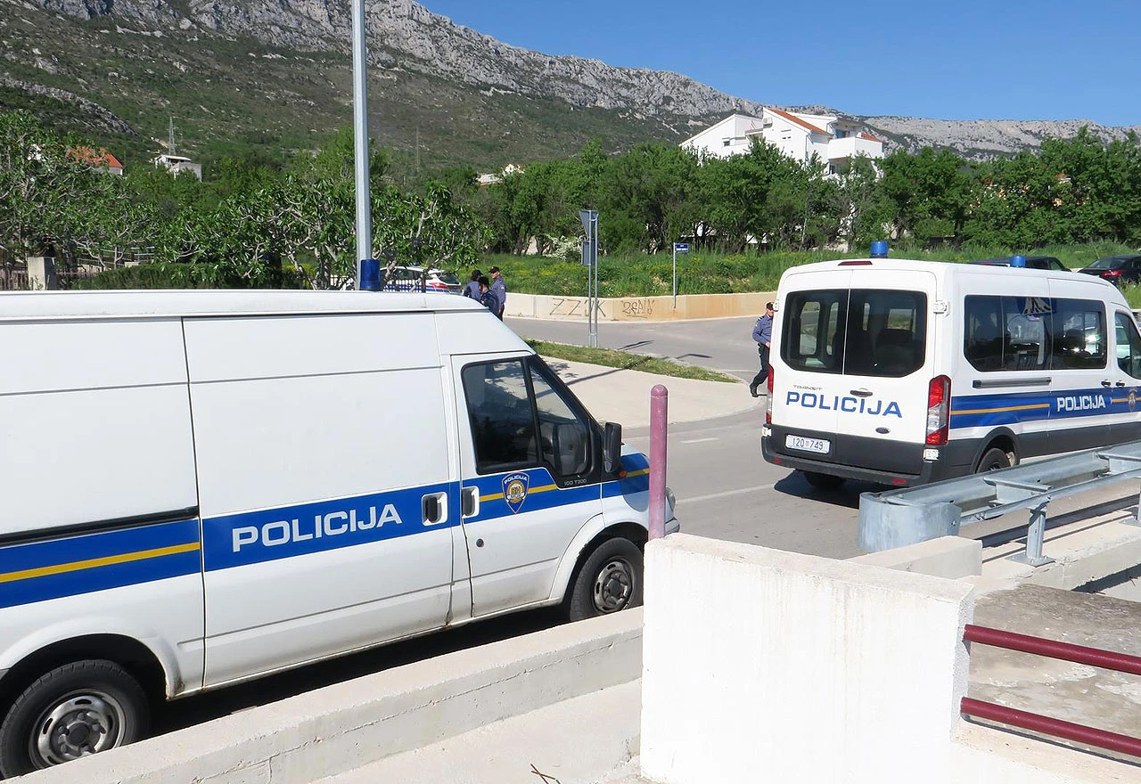 Drama kod Imotskog: Zatvorio se u kuću s eksplozivom