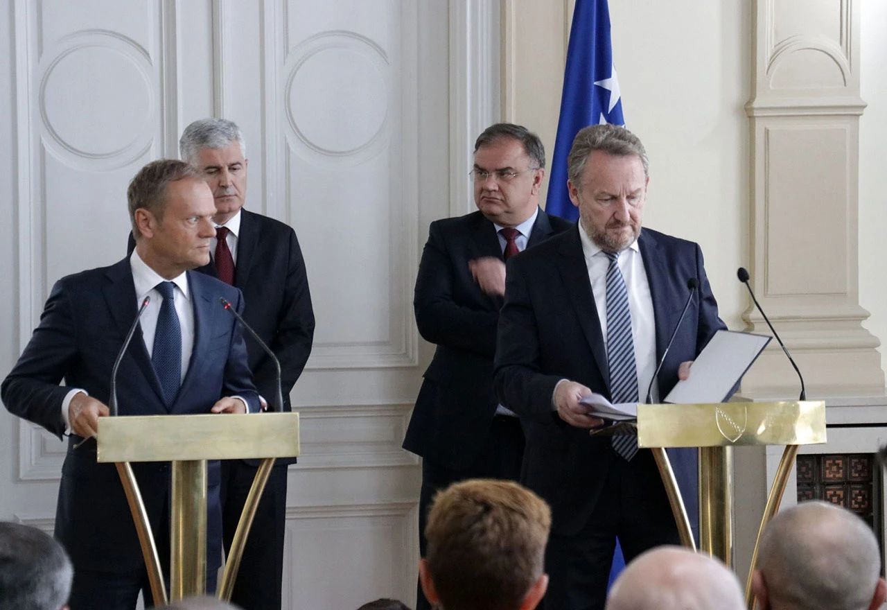 Izetbegović odgurnuo Čovića