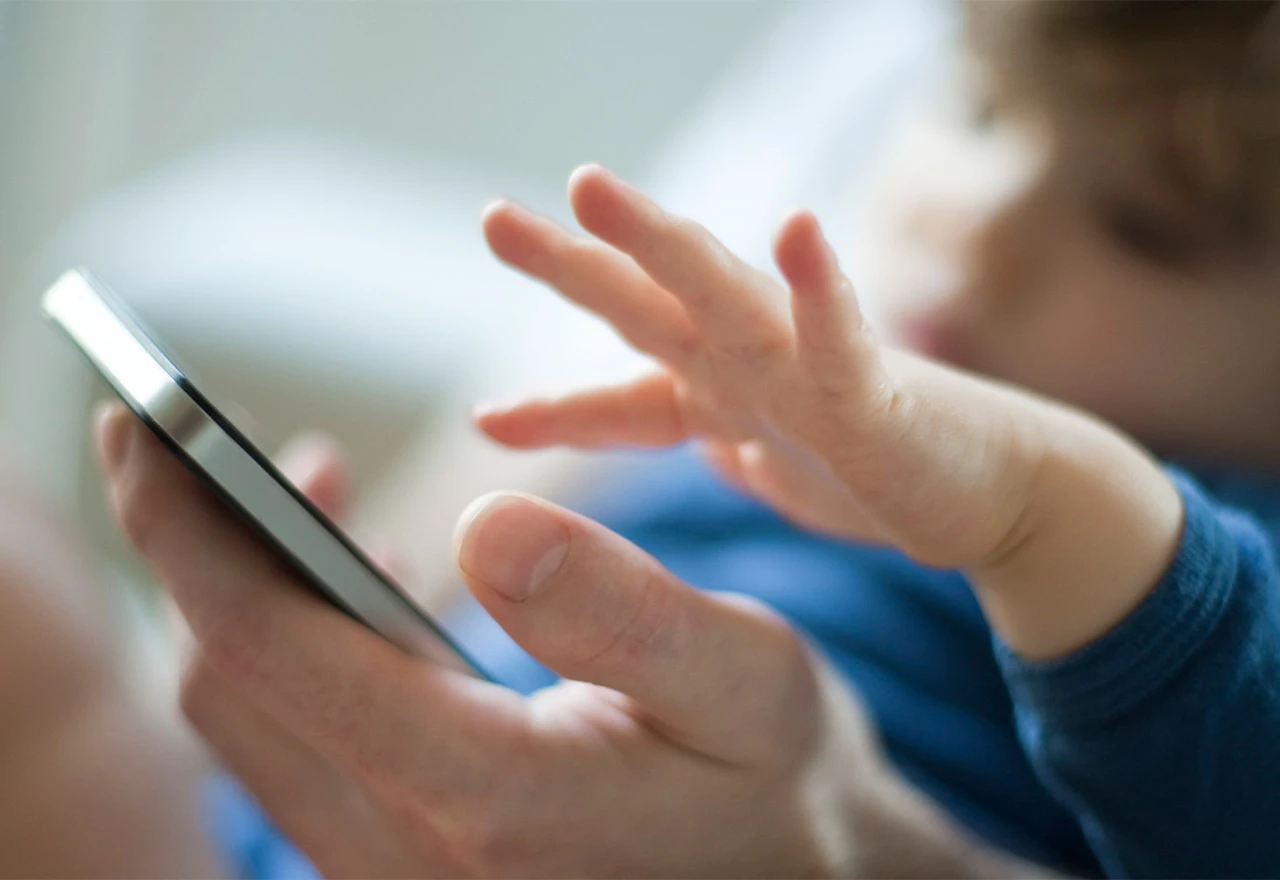 Djeca puno lošije spavaju zbog večernjeg igranja na mobitelu