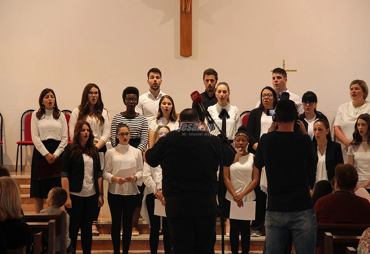 FOTO: Održan duhovni koncert ''Slavite Gospodina svi narodi!''