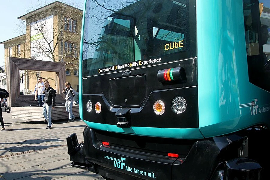 Predstavljen prvi kineski minibus bez vozača