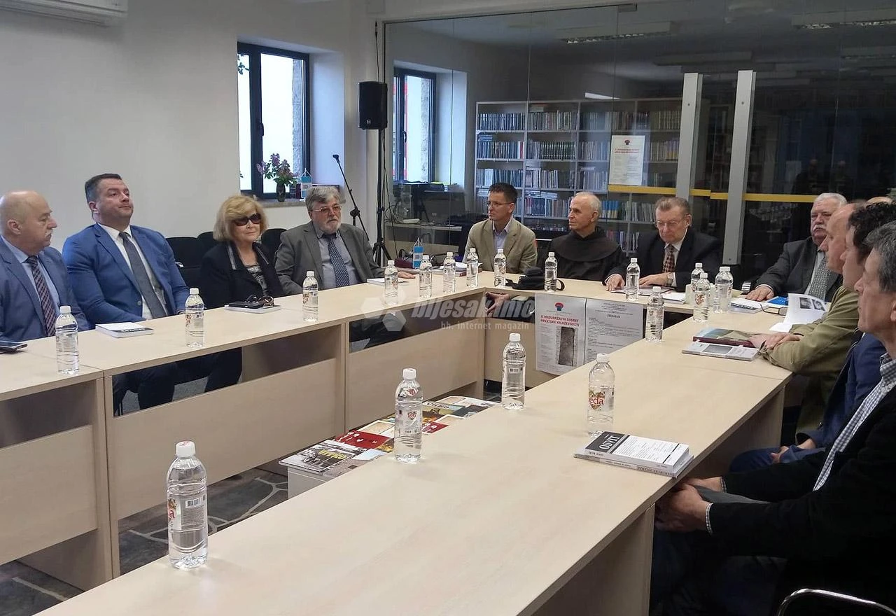 Široki Brijeg: Fra Vendelinu Karačiću uručena iskaznica DHK