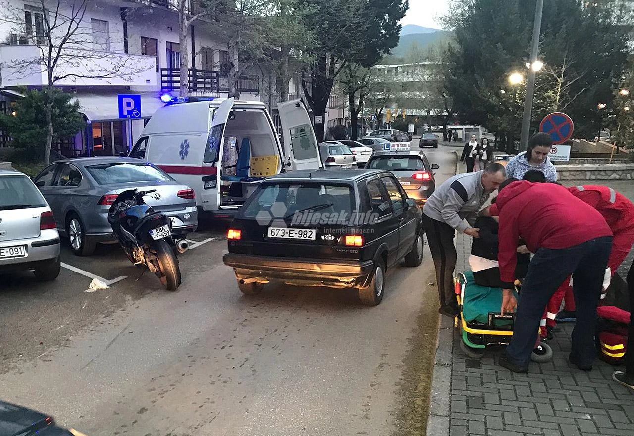 Široki Brijeg: Motocikl udario u automobile, ozlijeđena suvozačica