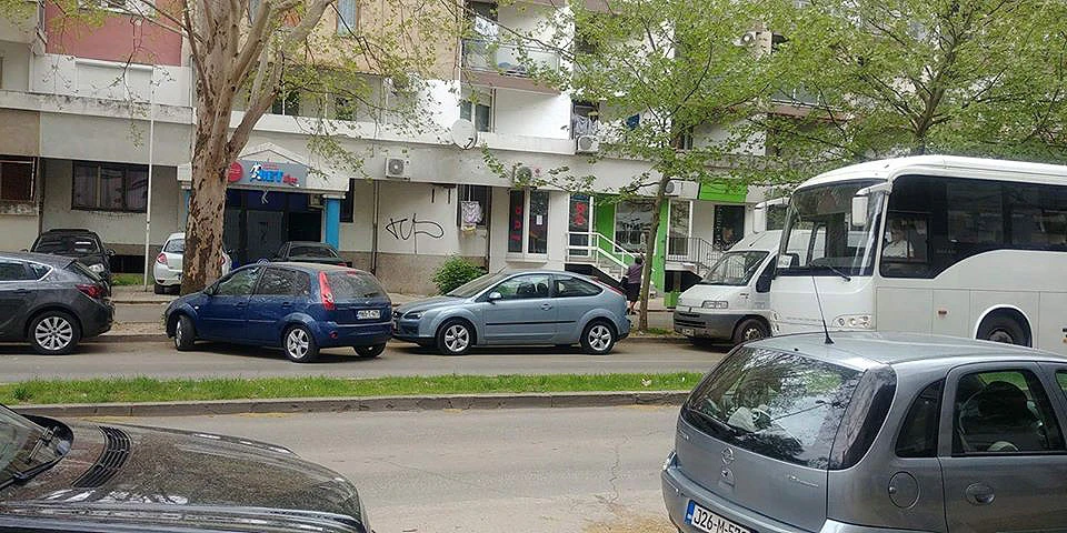 Parking papak blokirao Splitsku ulicu u Mostaru