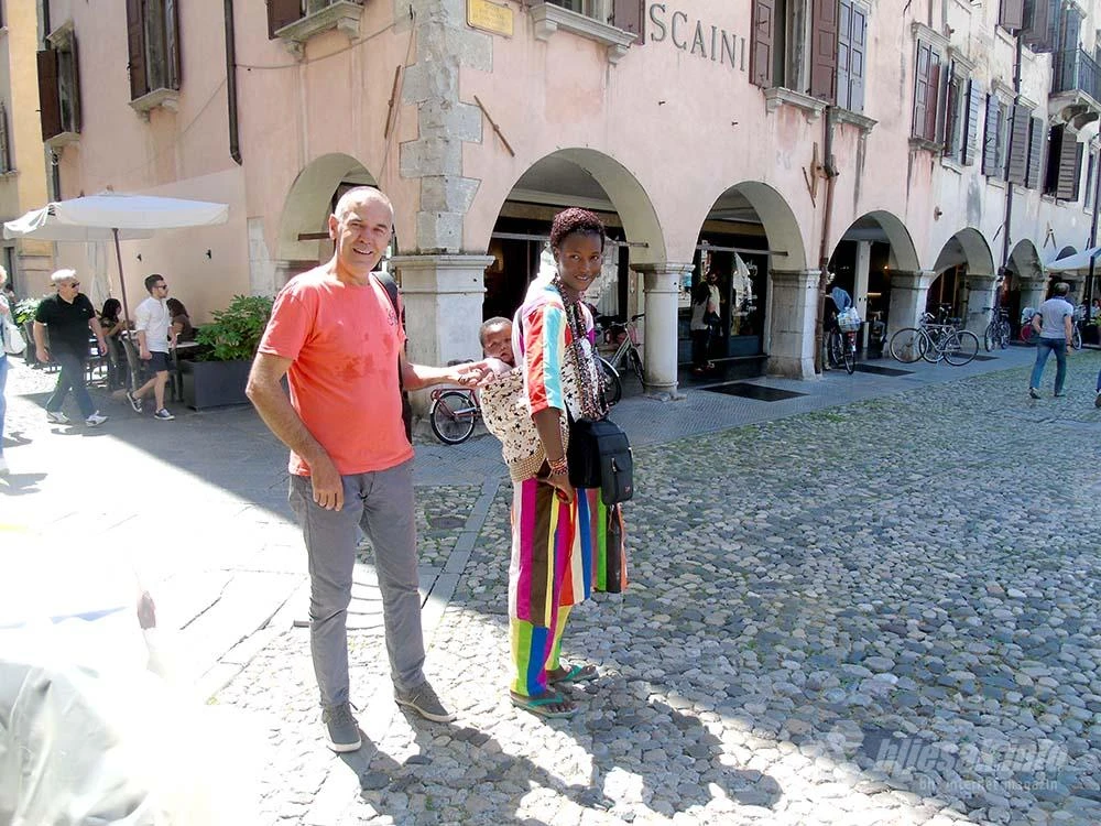Udine, grad nogometa, Tiepola i dvorca na brdu sazdanom od zemlje donesene u šljemovima 