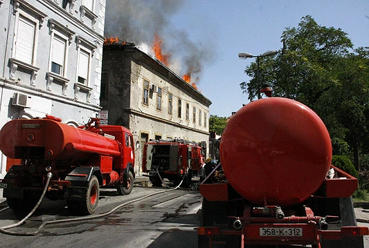 Zgrada Sindikata u Mostaru šaptom pala?