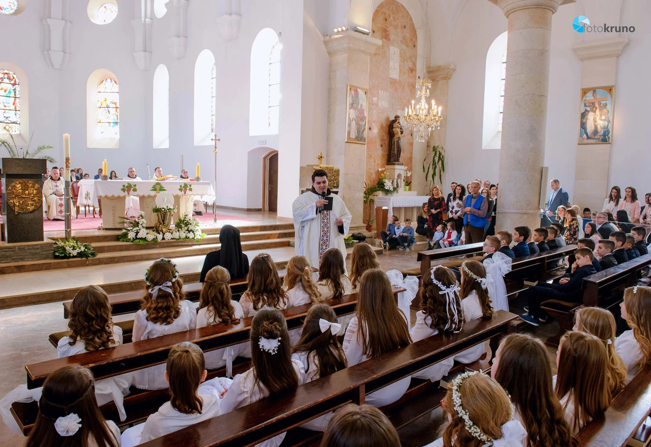 Široki Brijeg: 200 djece primilo Prvu svetu pričest