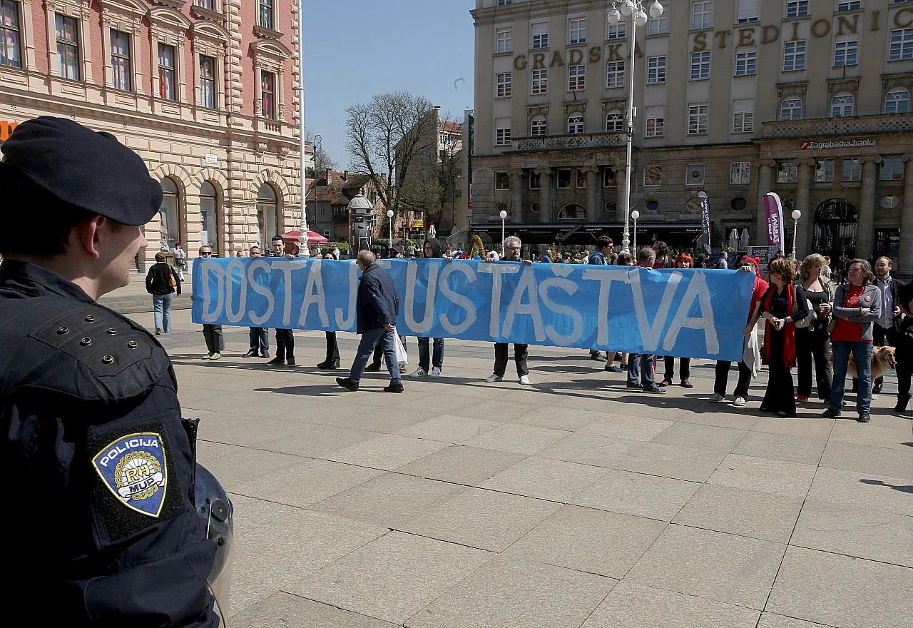 Postrojavanje radikanih pravaša dočekali antifašisti i interventna policija