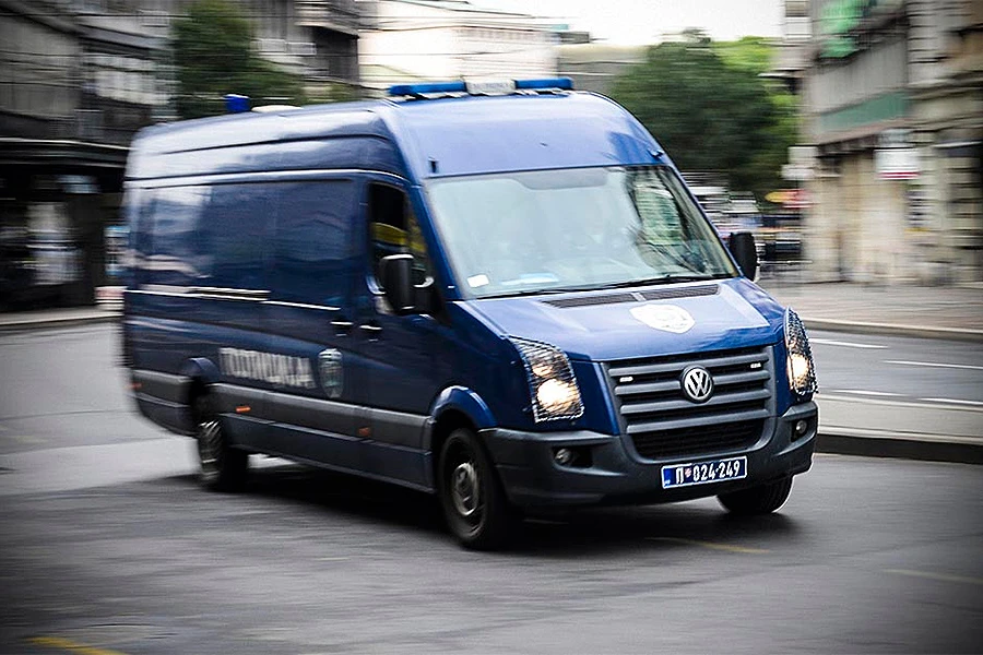 Beograd: Mladića pretuklo 50 huligana, ranjen mačetom