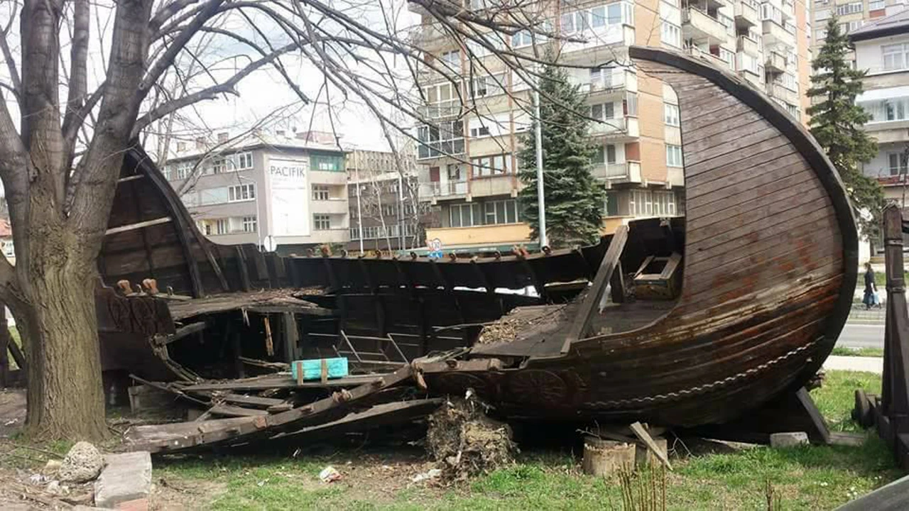 Vjetar čupao stabla u Zenici i Sarajevu; Otkazani letovi na sarajevskom aerodromu