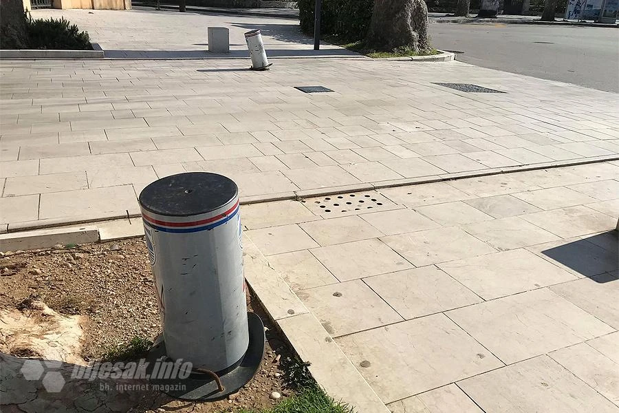 Šetalište ostalo bez 'carinika'