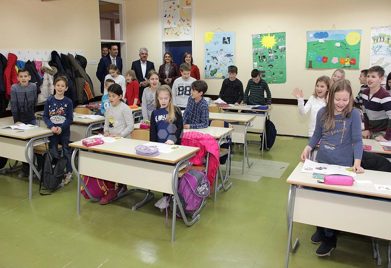 Ministar i premijer kontroliraju radove u OŠ Silvija Strahimira Kranjčevića