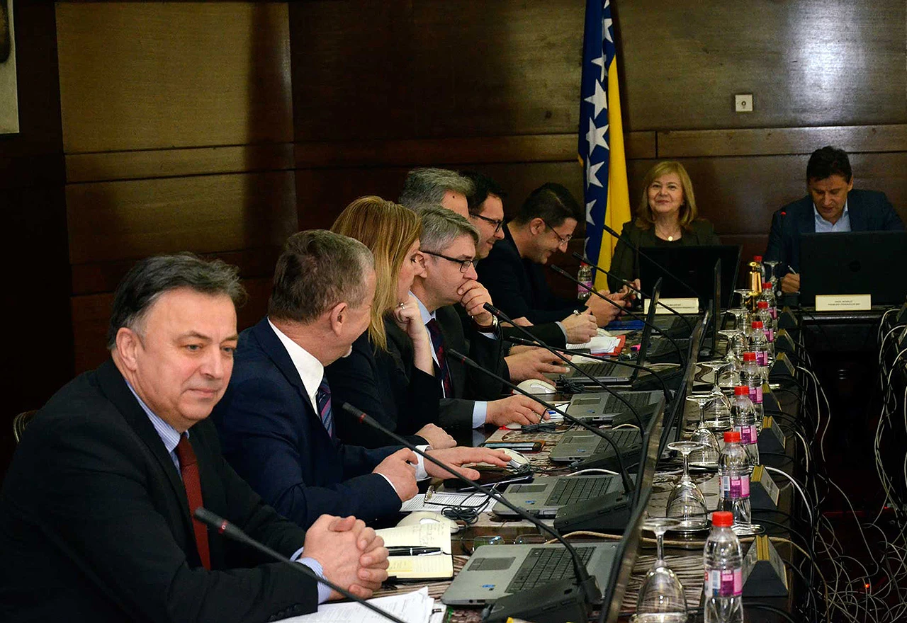 Vlada se hvali: Smanjen broj zaposlenih u javnom sektoru