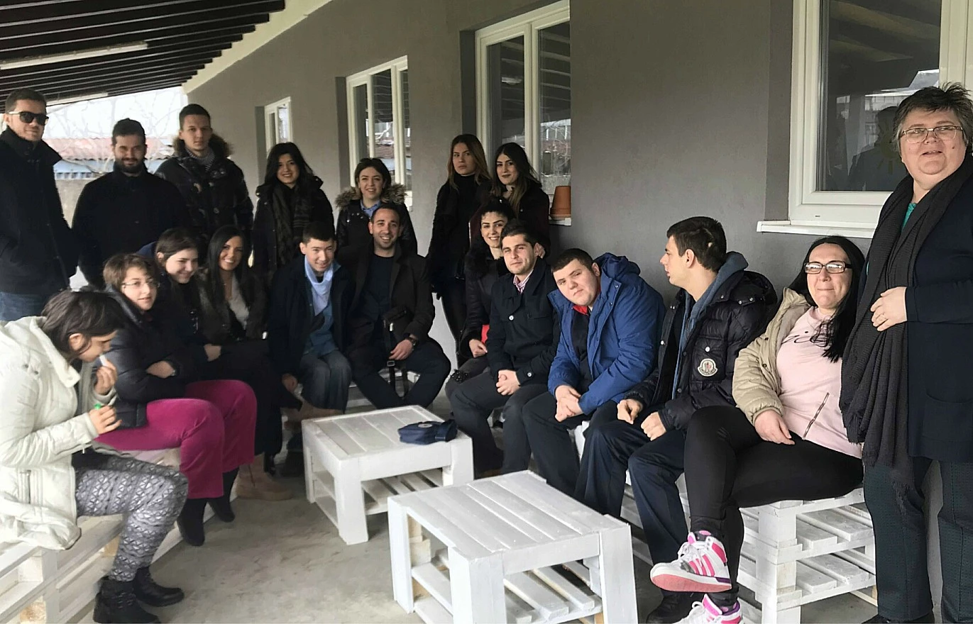 Udruzi 'Vedri osmijeh' doniran vrtni namještaj