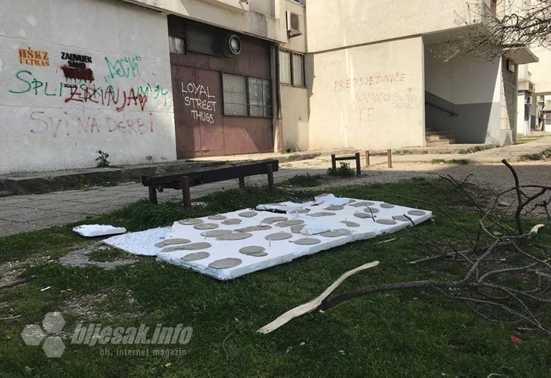Vjetar ''otparao'' fasadu u Mostaru