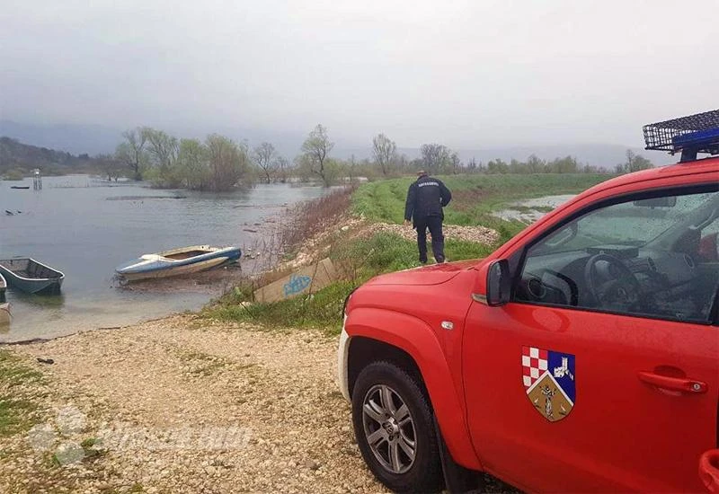 Čapljina: Vatrogasci prate vodostaje i otklanjaju odrone na cestama