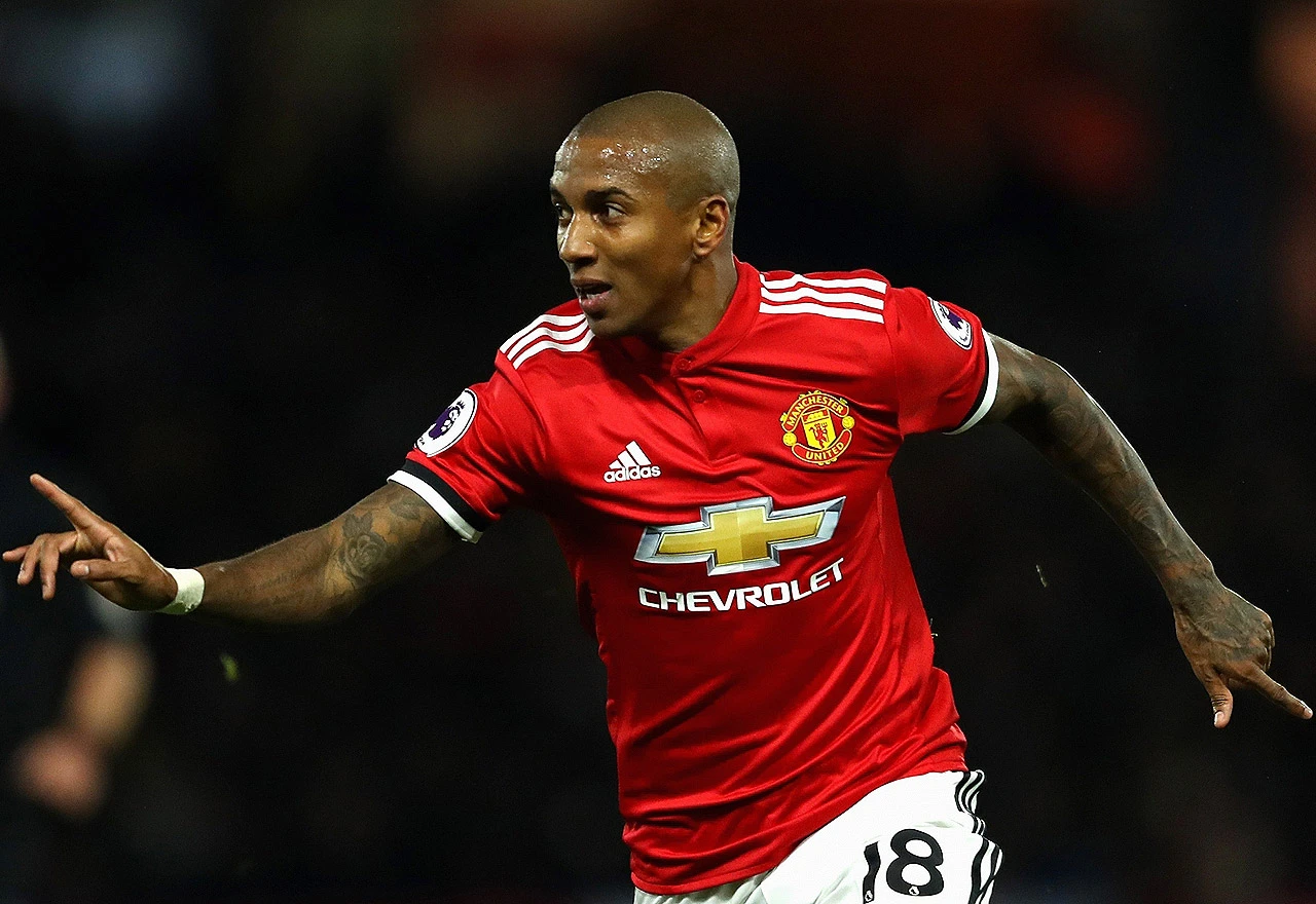 Ashley Young produžio ugovor s Manchester Unitedom