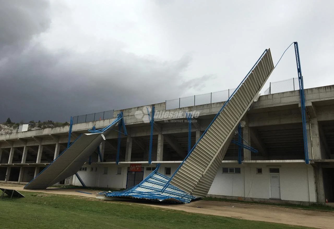 Snažan vjetar u potpunosti uništio krov na stadionu GOŠK-a