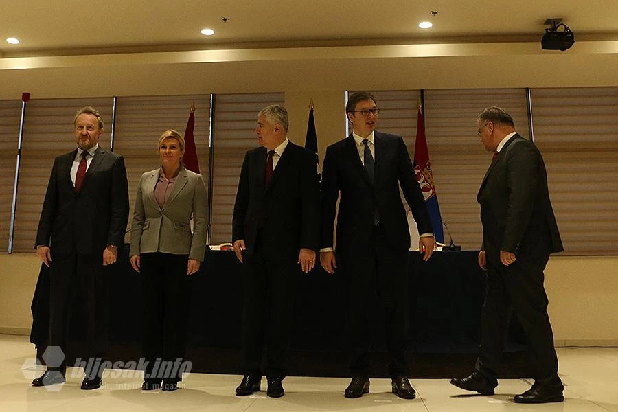 Tišina: Radosti nepredvidljive prošlosti