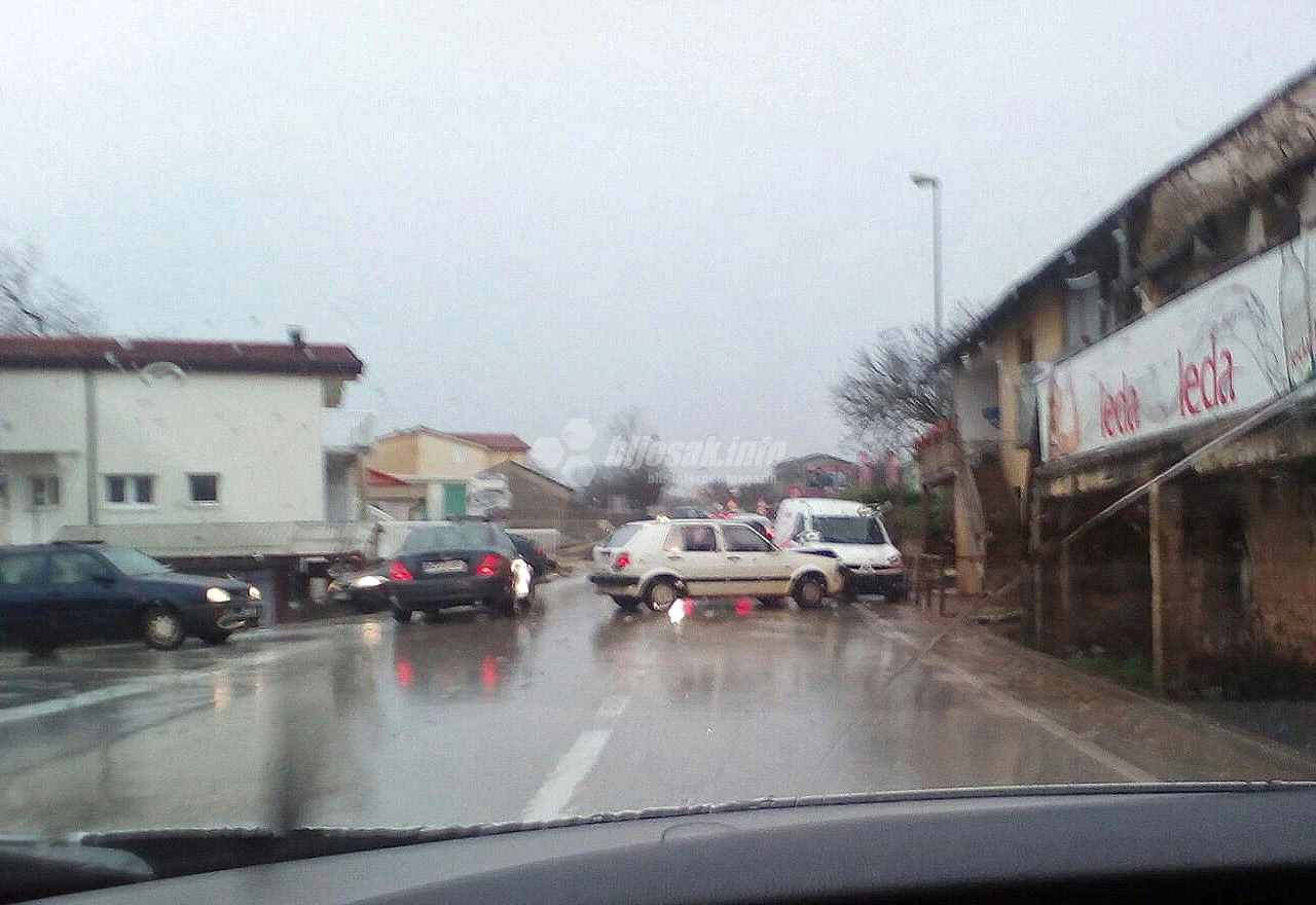 Široki Brijeg: Sudar Golfa i Renaulta