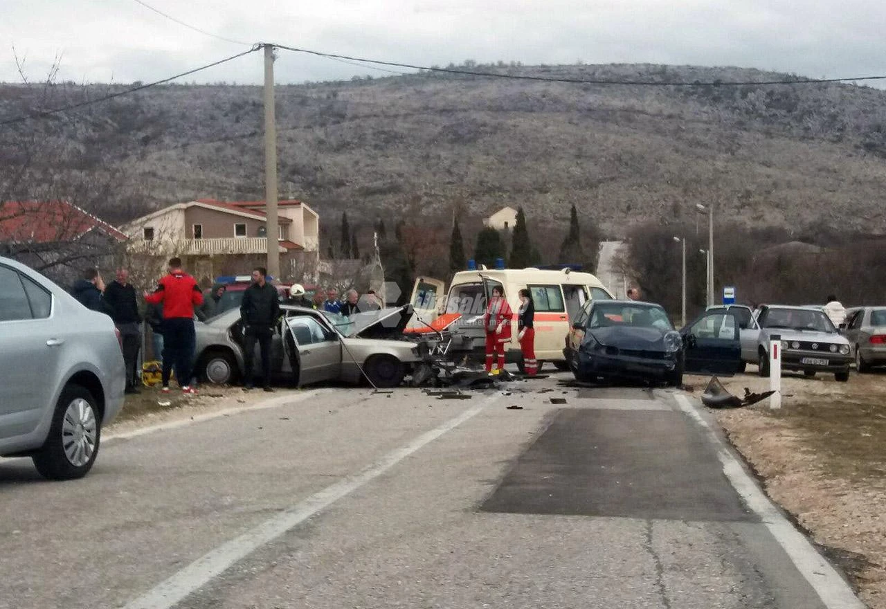 Ozlijeđeni iz prometne nesreće u Miljkovićima i dalje u teškom stanju
