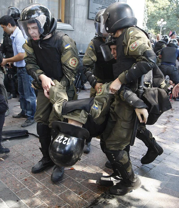 Nakon sukoba policije i demonstranata u Kijevu, 50 ljudi uhićeno