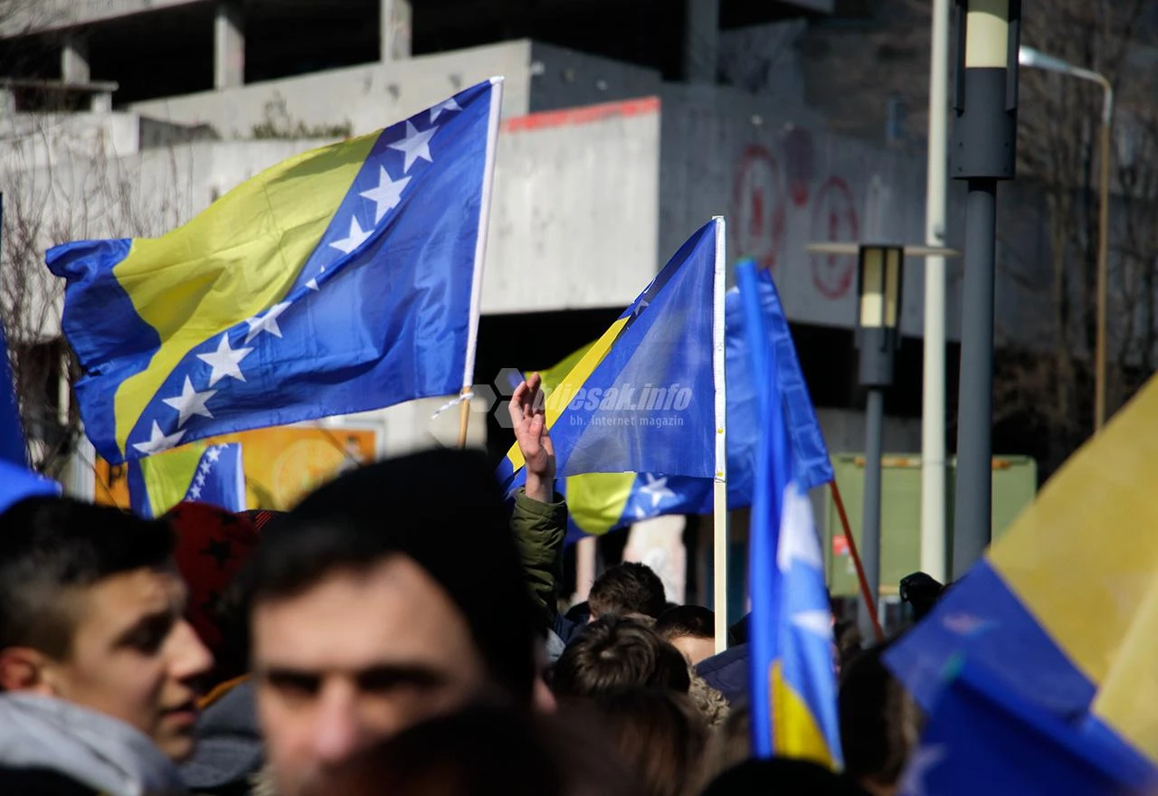 Mostarski osnovci šetnjom obilježili Dan neovisnosti