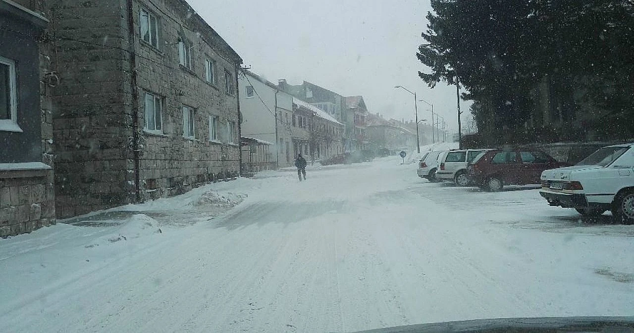 BiH: Snijeg otežava prometovanje 