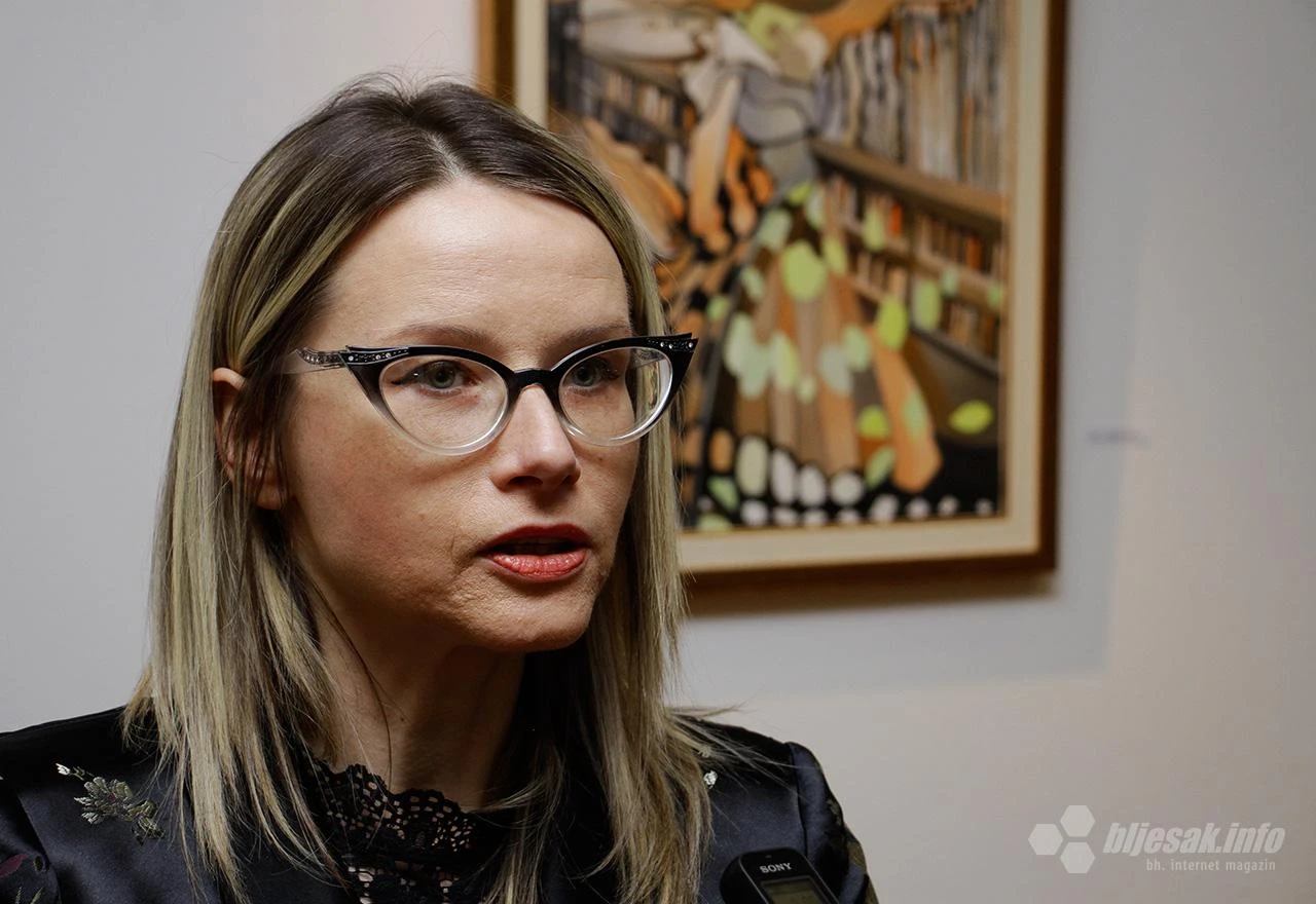 Mostar: Otvorena izložba Ane Bilić Prskalo "Red hrama leptira" 