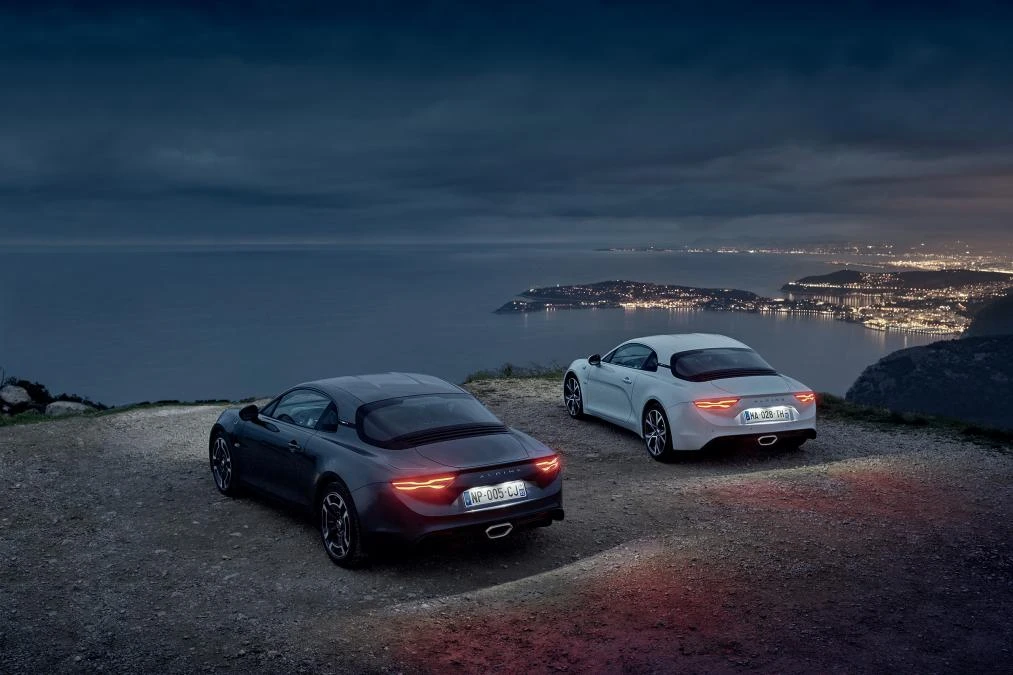 Alpine A110 u Ženevu stiže s dvije nove verzije - Pure i Legend
