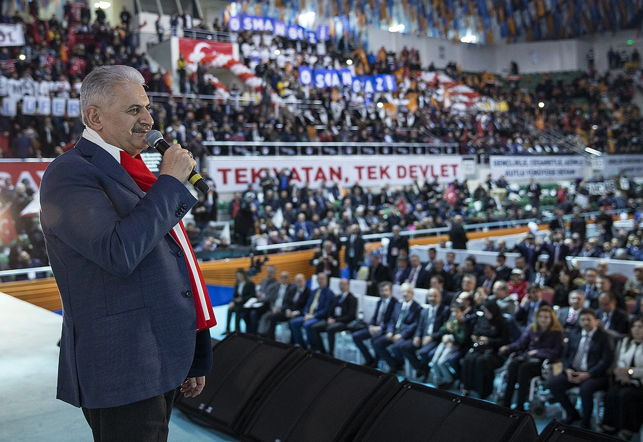Turci prave automobil s vlastitim potpisom