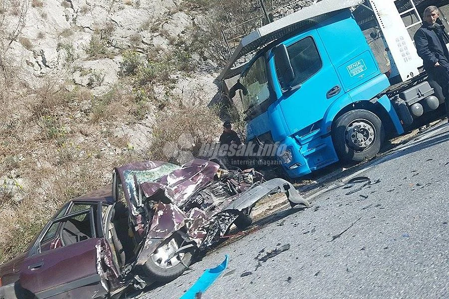 Bijela: U stravičnom sudaru tegljača i automobila poginula jedna osoba