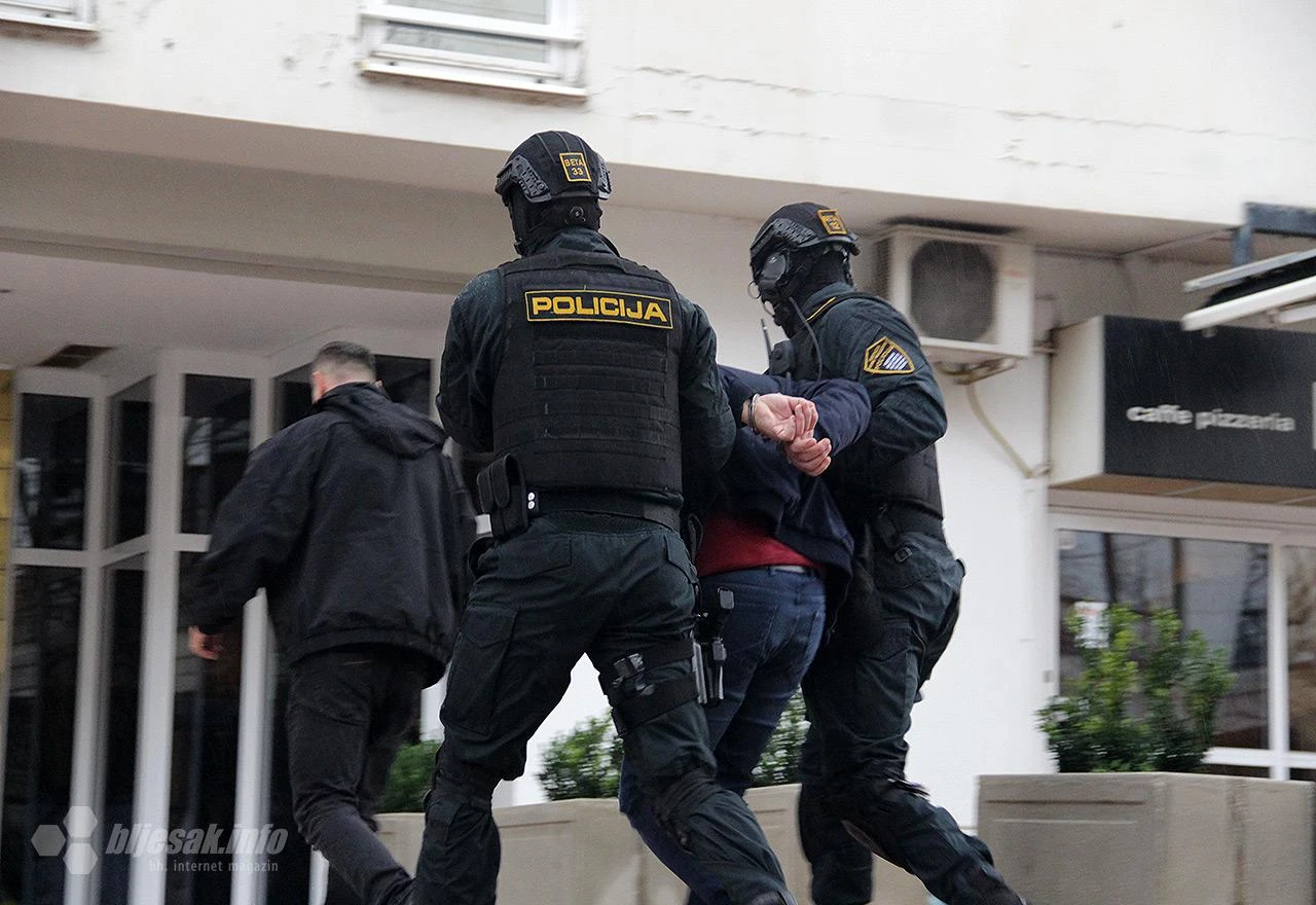 Federalna policija uhitila trojicu Sarajlija: Oduzet velik iznos novca