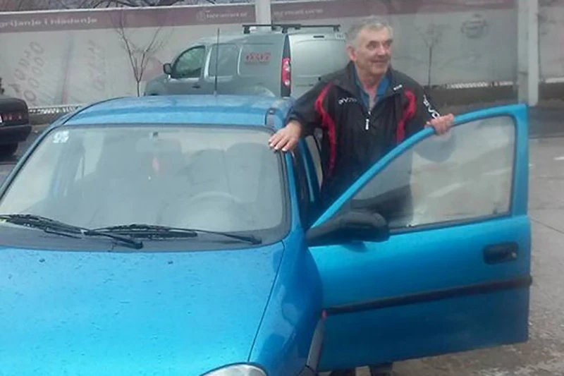  Ljubušaci poklonili automobil čovjeku koji s bolesnicima radi preko 40 godina 